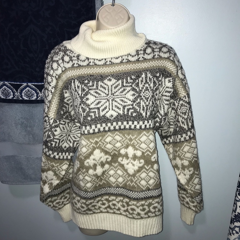 Women’s Large Turtleneck Knit Sweater NEW